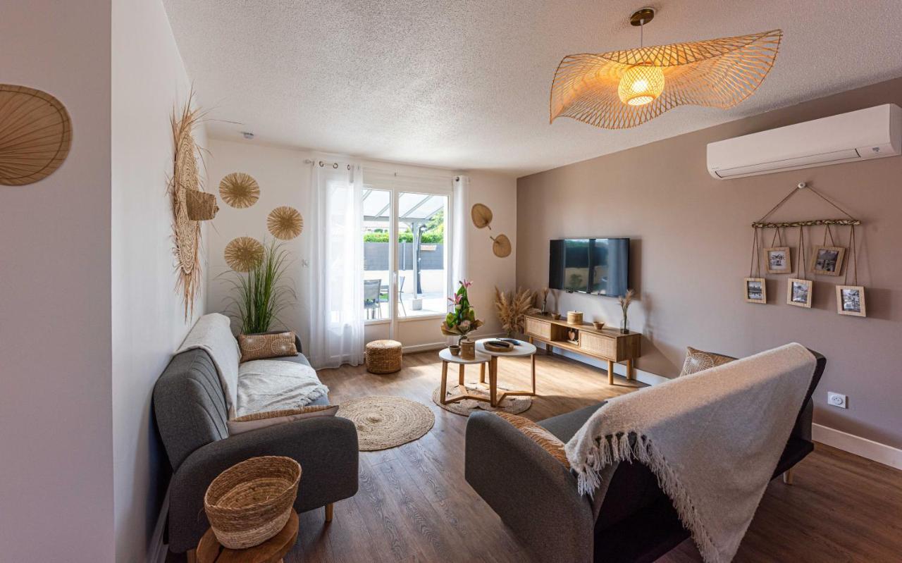 Des Oliviers Sublime Avec Piscine Chauffee Et Privee Et Baby Foot Bon-Encontre