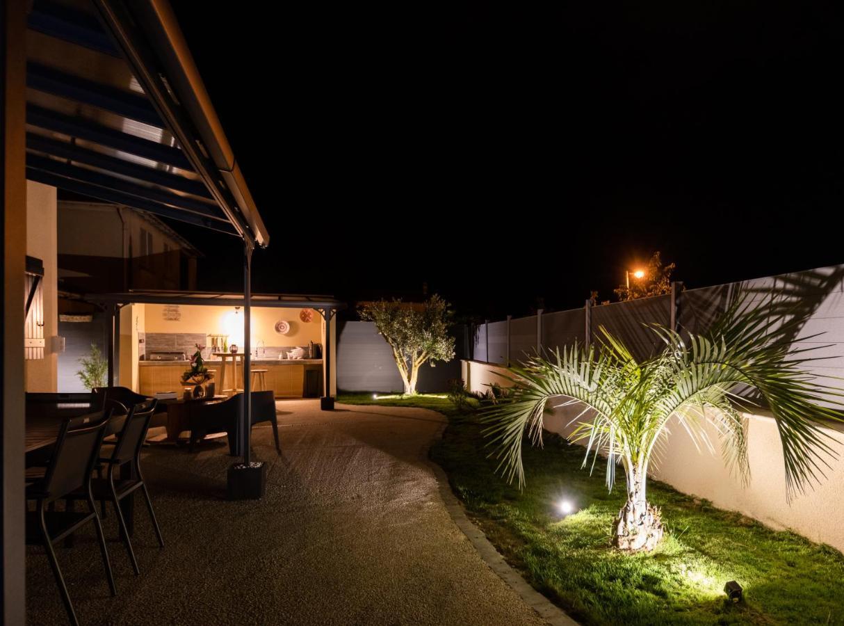 Des Oliviers Sublime Avec Piscine Chauffee Et Privee Et Baby Foot Bon-Encontre