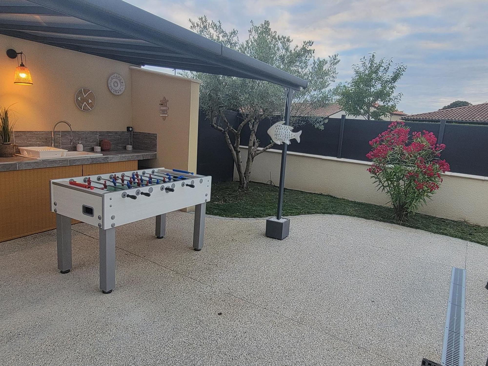 Des Oliviers Sublime Avec Piscine Chauffee Et Privee Et Baby Foot * Bon-Encontre